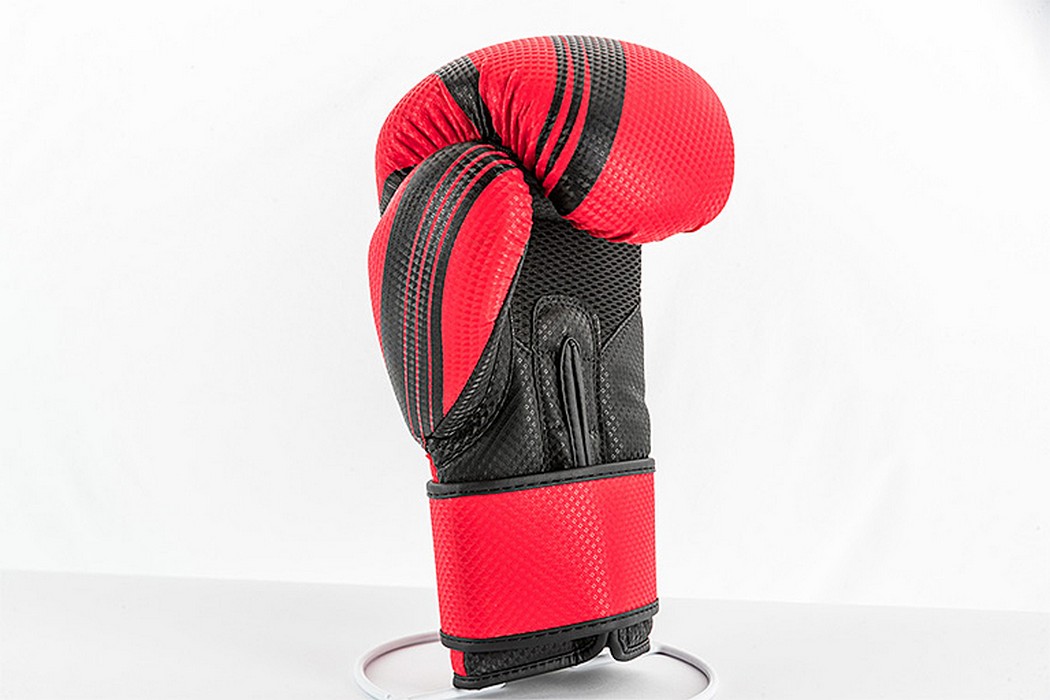 Боксерские перчатки UFC PRO Performance Rush Red,16oz 1050_700